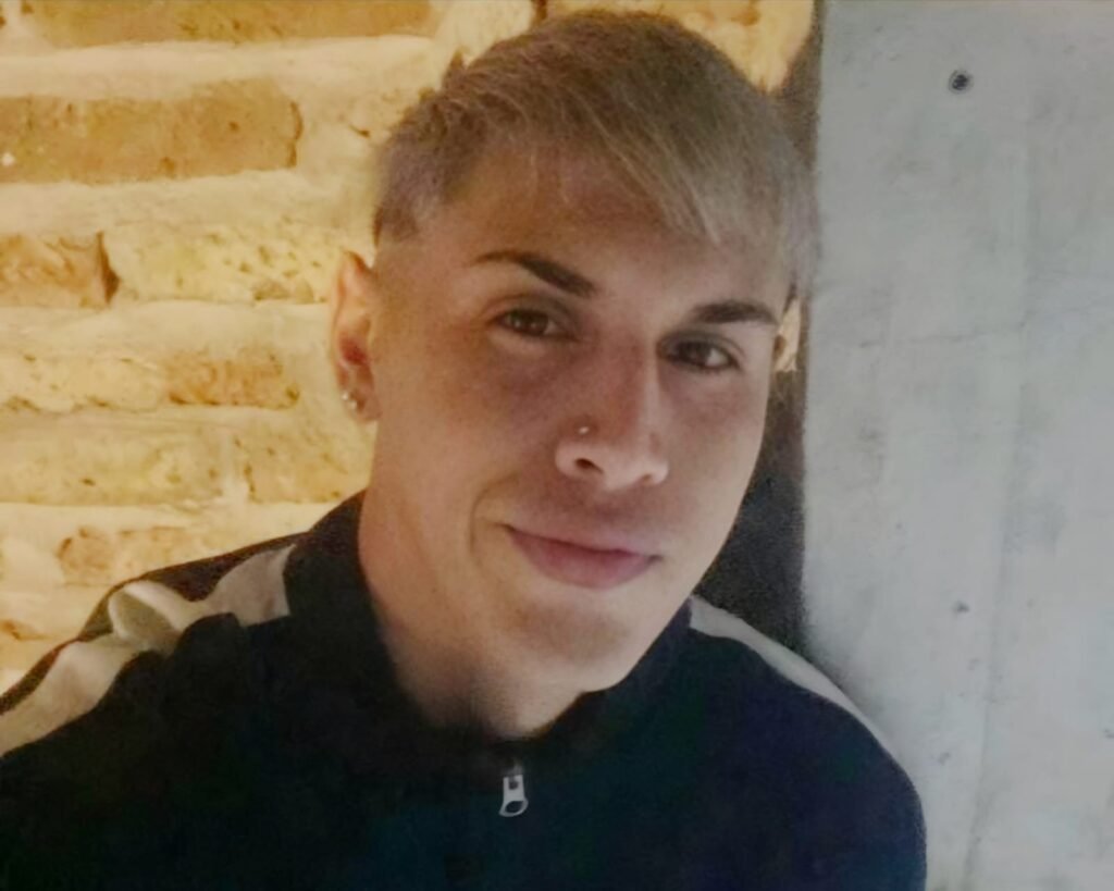 Buscan a un joven desaparecido: salió en la noche del martes de su casa sin celular ni moto y no volvió