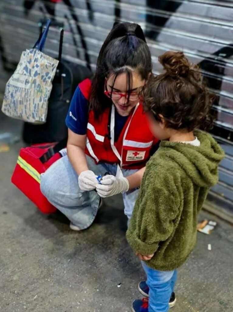 Refuerzan la ayuda de la Cruz Roja a personas en situación de calle ante las bajas temperaturas que atraviesan la región