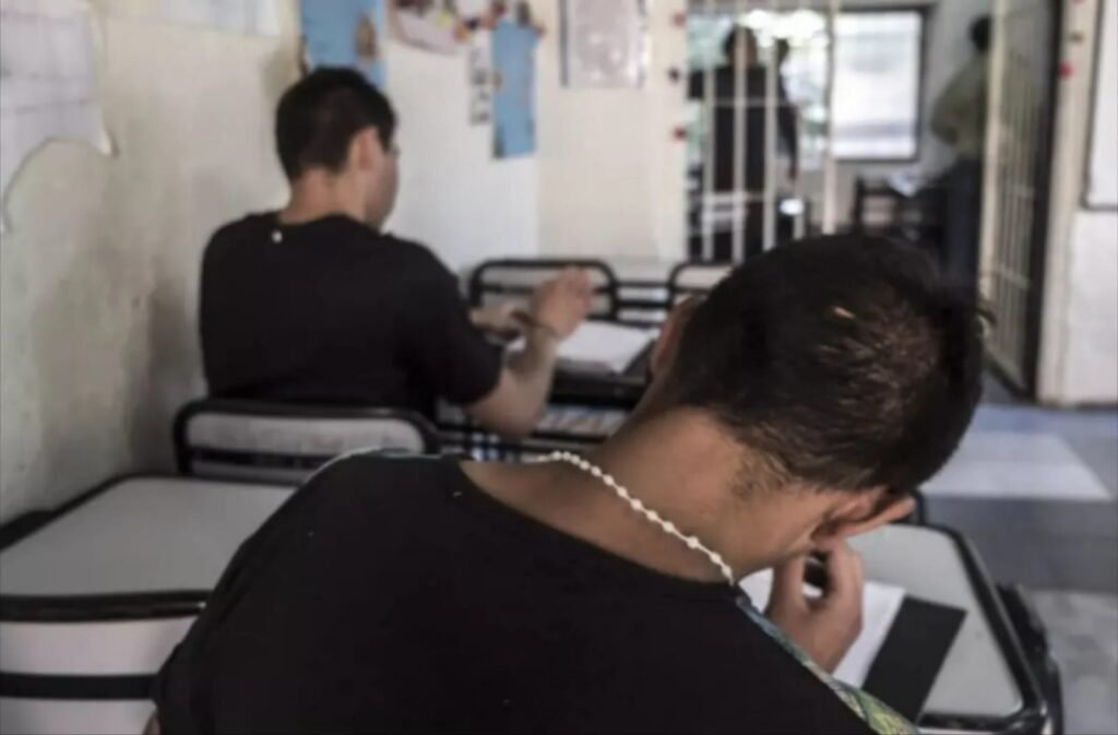 Un adolescente fue víctima de un robo por parte de un grupo de menores: Le robaron, huyeron y se refugiaron en una escuela