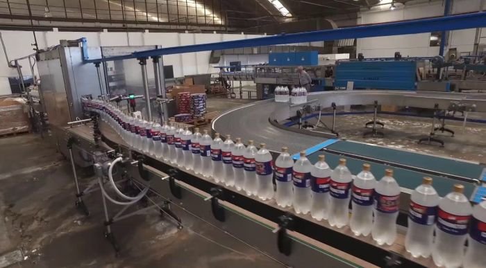 La empresa fabricante de Manaos avanza en la compra de Cunnington y busca consolidarse en el mercado de bebidas económicas