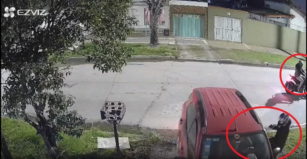 mujer robo gritos