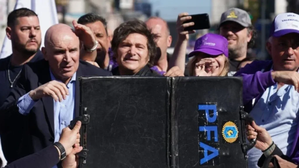 Sebastián Pareja calificó de “discapacitados” a quienes atacaron la caravana de Javier Milei en Lomas de Zamora