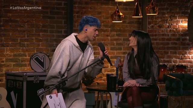 Tensión en la pareja: La Joaqui sorprendió a Luck Ra y lo expuso frente a su equipo durante las batallas de La Voz Argentina 2025