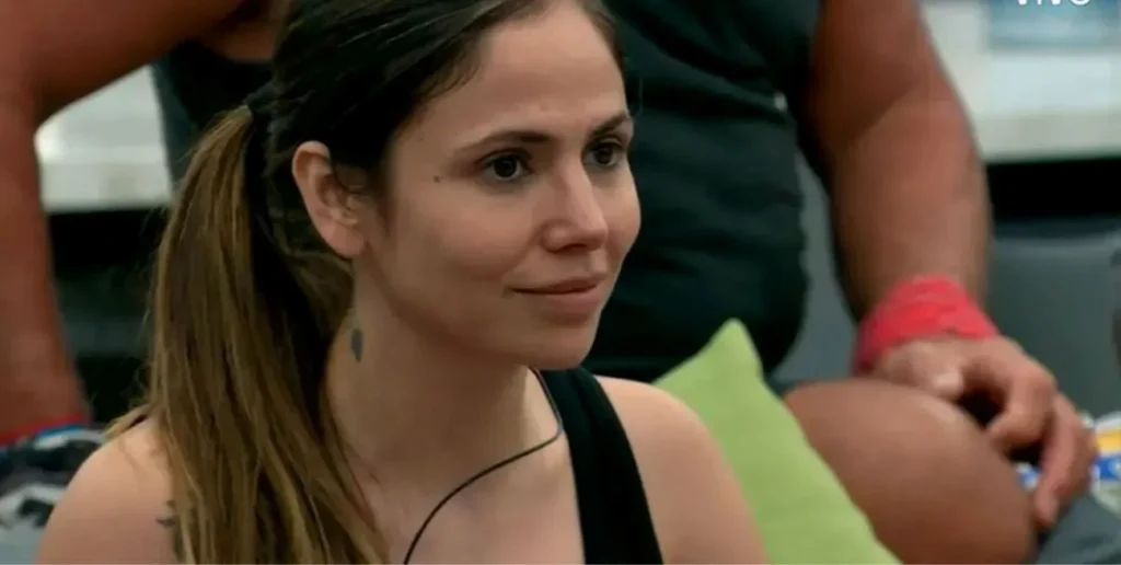 Romina Uhrig, la exdiputada y ex GH abrió una cuenta en OnlyFans y desmintió rumores sobre un trío con L-Gante