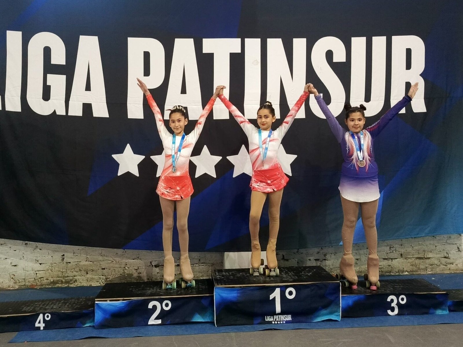 Realizan una rifa solidaria para que dos hermanitas patinadoras puedan competir en la Copa Bonaerense de Patinaje