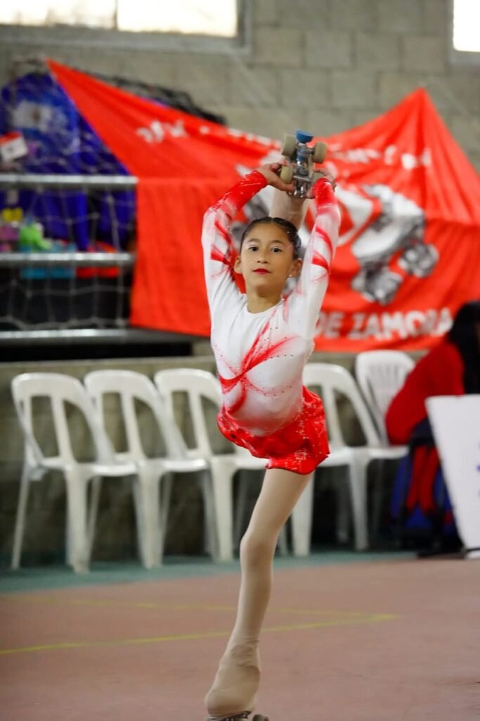 Realizan una rifa solidaria para que dos hermanitas patinadoras puedan competir en la Copa Bonaerense de Patinaje