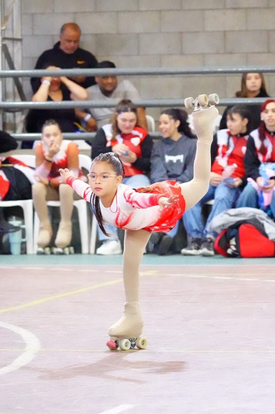 Realizan una rifa solidaria para que dos hermanitas patinadoras puedan competir en la Copa Bonaerense de Patinaje