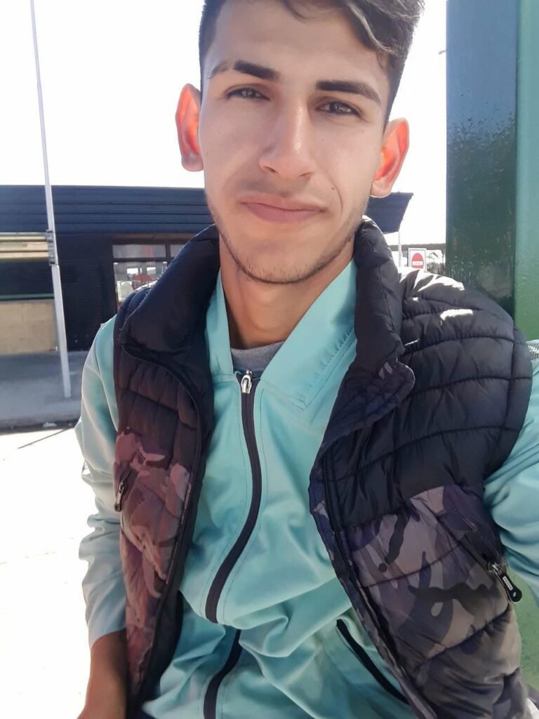 Un chofer de la Línea 552 devolvió un celular perdido y recibió el reconocimiento de los vecinos