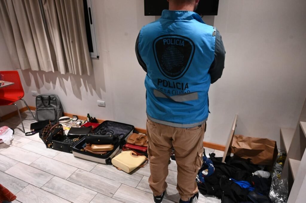 Los ocho delincuentes que asaltaron la casa de la modelo Pampita ya fueron identificados y detenidos: son extranjeros