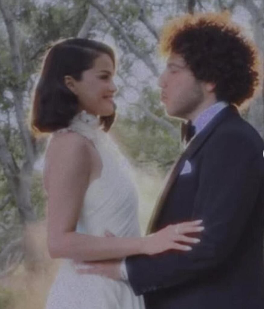 Selena Gomez y Benny Blanco celebran su amor con una boda íntima tras un noviazgo de nueve meses