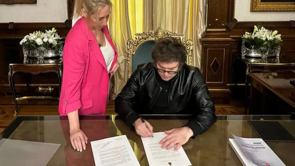 El presidente Javier Milei vetó las leyes votadas en el Congreso para las universidades y el Garrahan