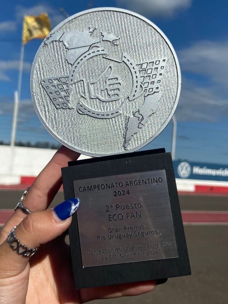 Estudiantes lomenses compiten en el Desafío Eco YPF con un automóvil eléctrico construido por ellos mismos