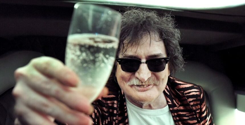 Los fanáticos de Charly García iniciaron la vigilia para celebrar su cumpleaños número 74