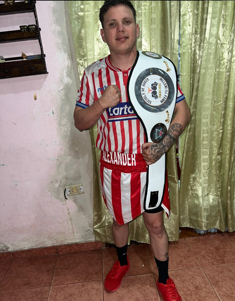 Alexander “Canelo de Lomas”, consiguió su primer cinturón y sueña con ser campeón mundial