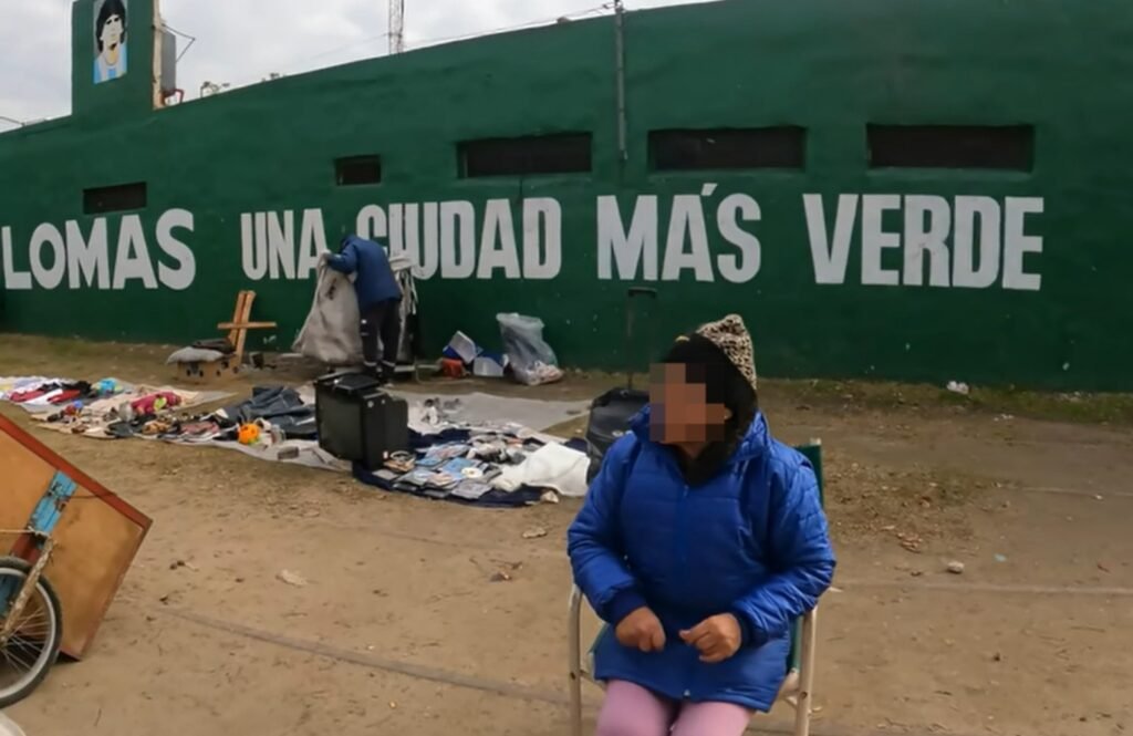 Crece la feria de Fiorito, un reflejo de la crisis económica y punto de mira en medios internacionales: "La odisea por llegar a fin de mes”