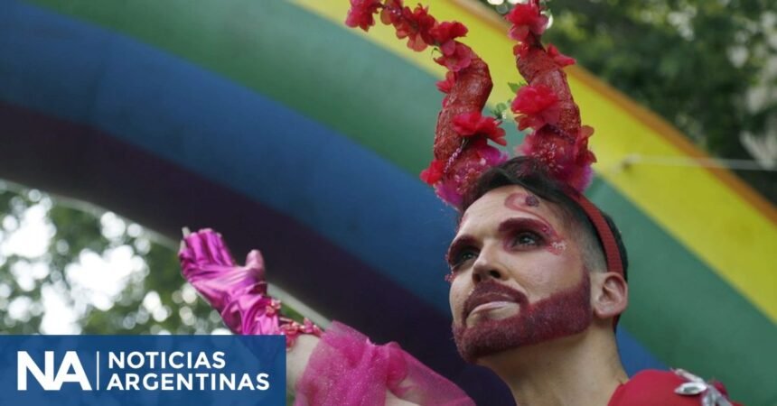 Marcha del orgullo LGBTIQ+ 2025: colores, música y rechazo a las políticas del gobierno