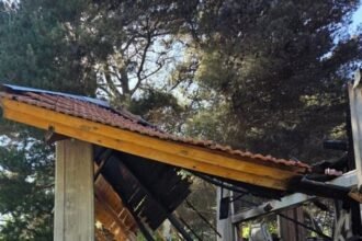 Identifican a menor de 15 años como presunto autor de incendio de parroquia en Pehuén Có