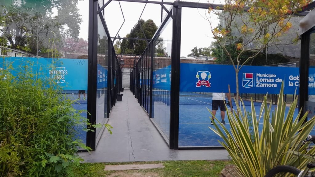 Dónde jugar al pádel gratis en el Conurbano: las canchas públicas de Lomas de Zamora que son furor