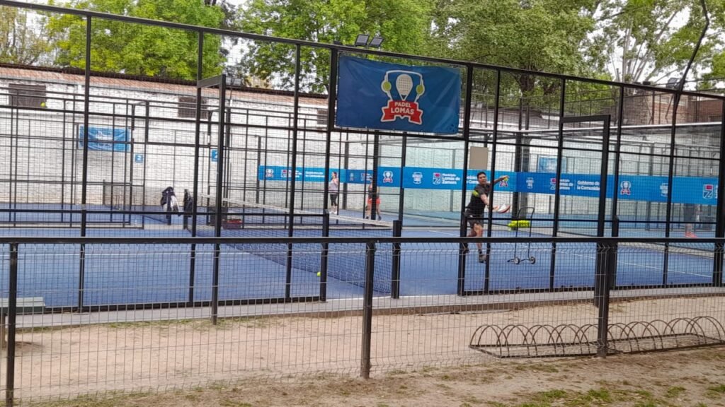 Dónde jugar al pádel gratis en el Conurbano: las canchas públicas de Lomas de Zamora que son furor