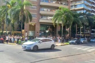 fila en cafeteria de Lomas