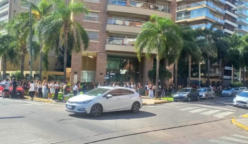 fila en cafeteria de Lomas