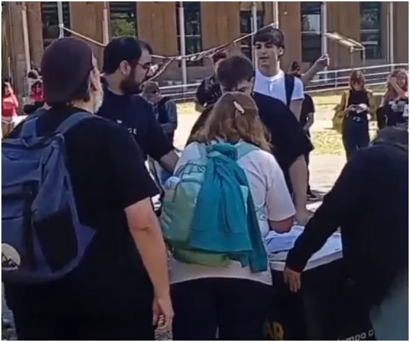 ESTUDIANTES AGREDIDOS POR PROFESOR