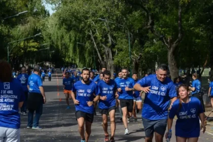 LOMAS CORRE DE AZUL