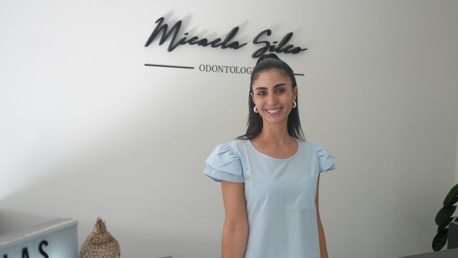 La odontóloga de Lomas que usa las redes para enseñar salud bucal y derribar mitos sobre el dentista 