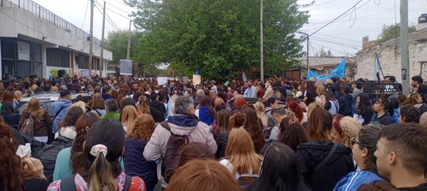 200 docentes
